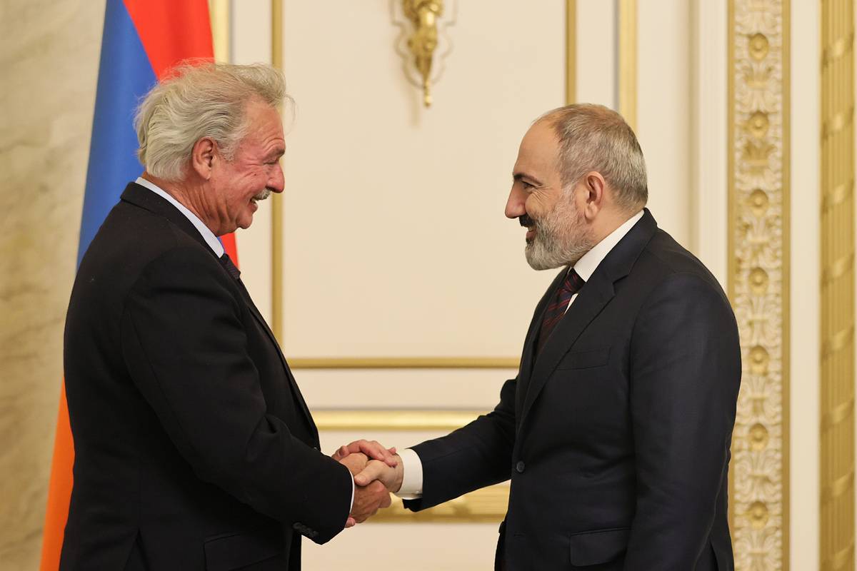 Ամբողջ ալբոմ