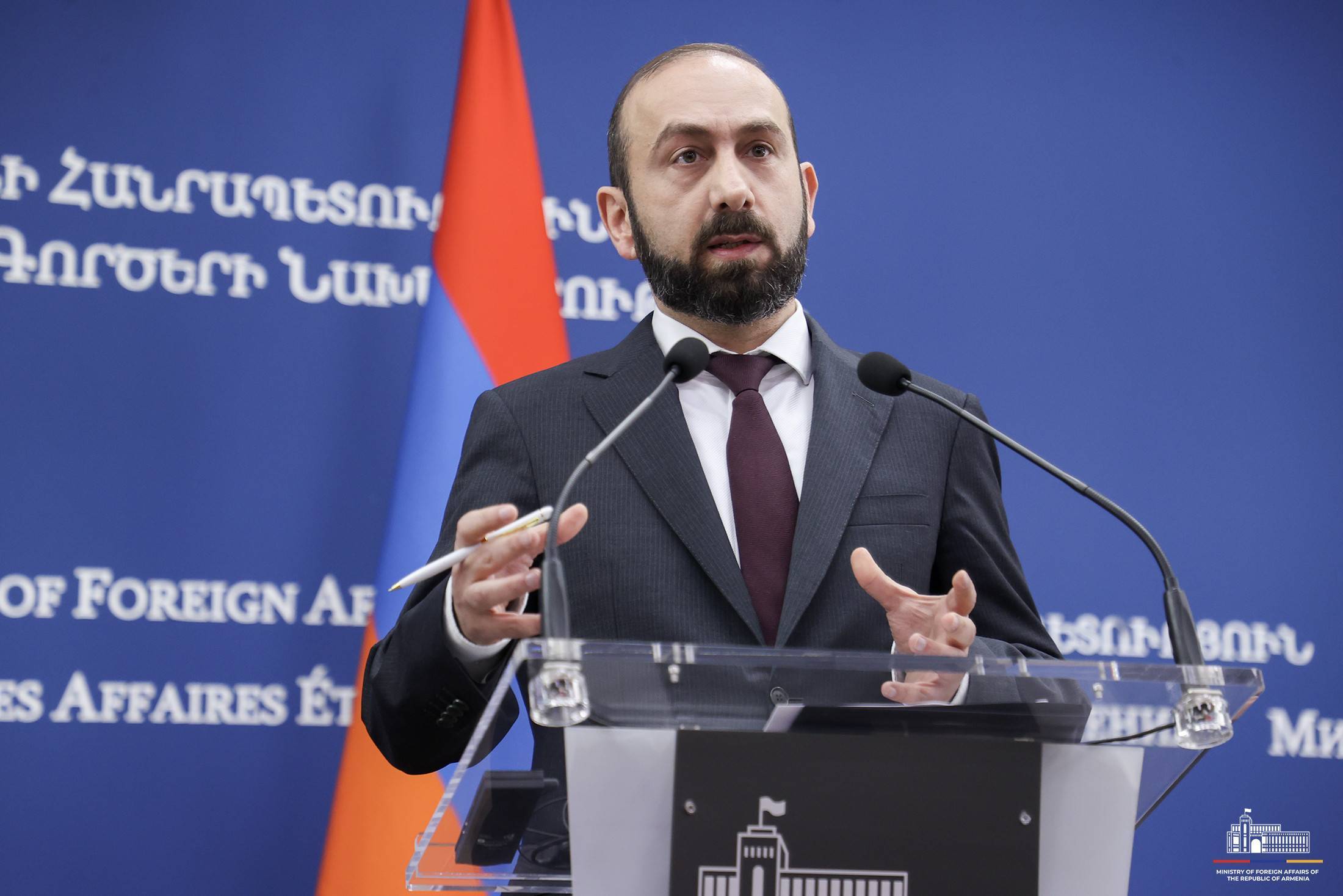 Ամբողջ ալբոմ