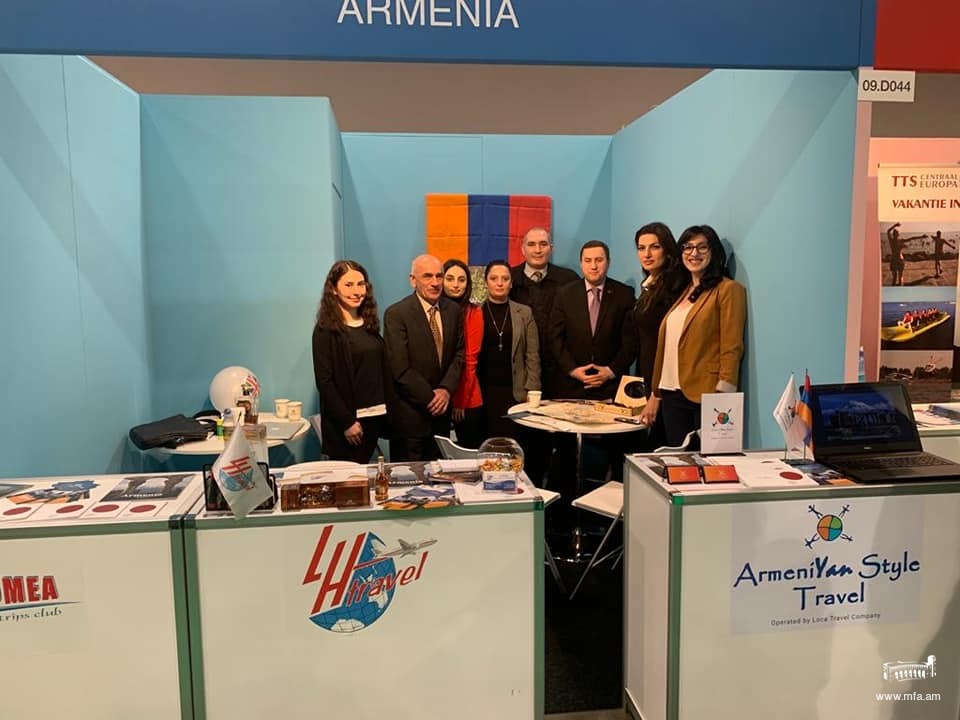 Ambassador Balayan’s visit to the Armenia pavilion at VakantieBeurs tourism exhibition